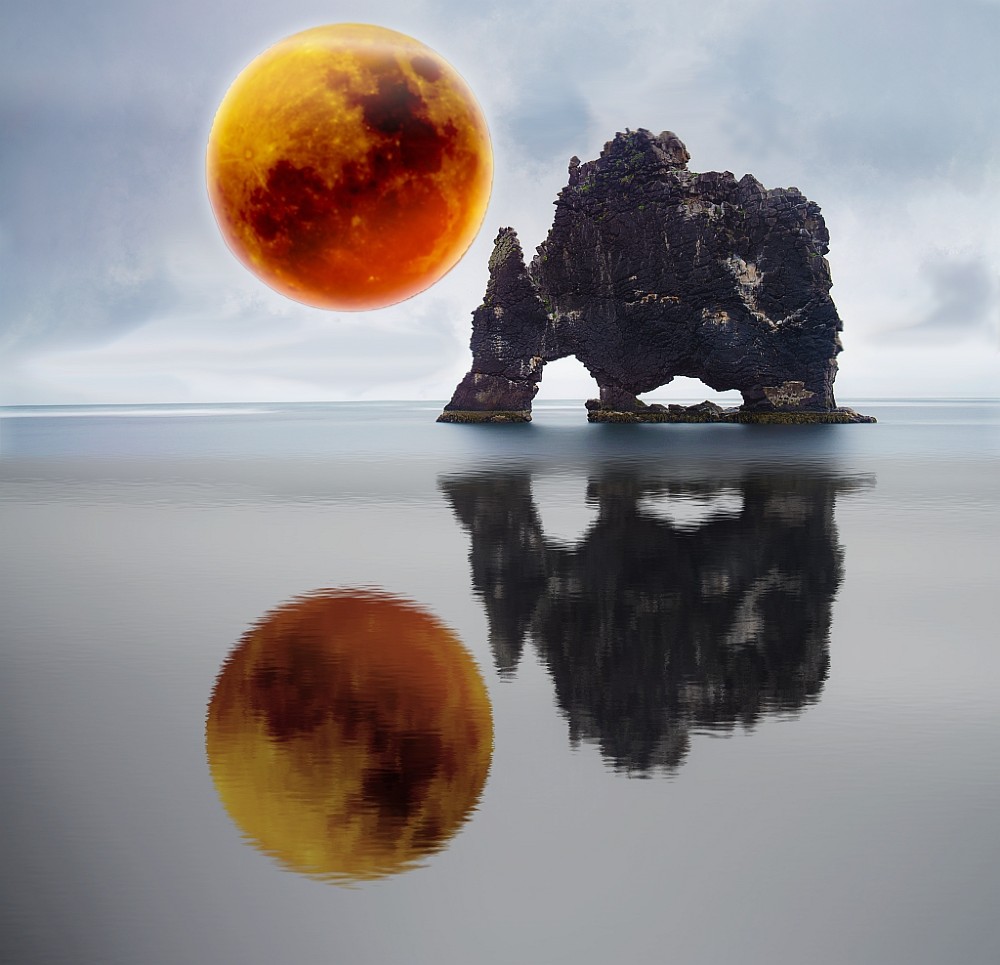 Red Moon waterscape by Steve Scott web 1000x965 1